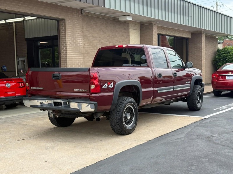 Chevrolet Silverado 2500HD Vehicle Full-screen Gallery Image 3