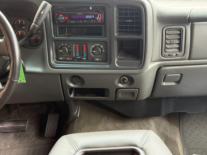 Chevrolet Silverado 2500HD Vehicle Full-screen Gallery Image 14