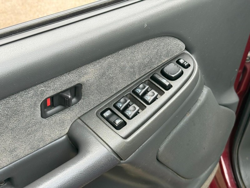 Chevrolet Silverado 2500HD Vehicle Full-screen Gallery Image 15