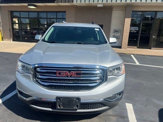 GMC Acadia Vehicle Full-screen Gallery Image 02