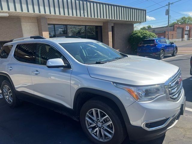 GMC Acadia Vehicle Full-screen Gallery Image 03