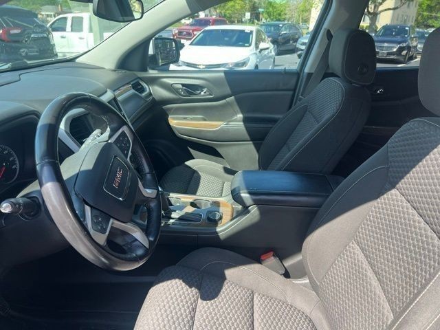 GMC Acadia Vehicle Full-screen Gallery Image 05