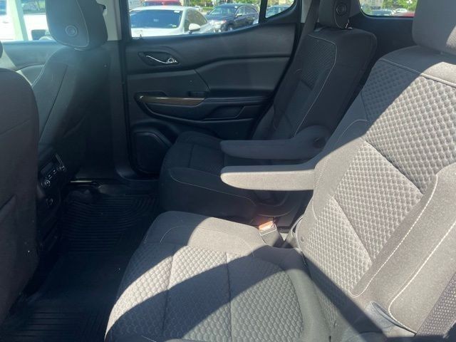 GMC Acadia Vehicle Full-screen Gallery Image 07