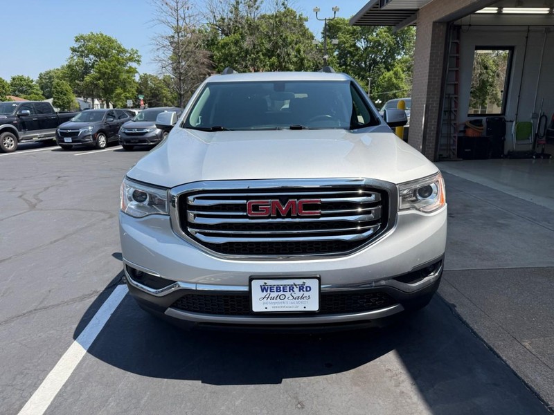GMC Acadia Vehicle Full-screen Gallery Image 9