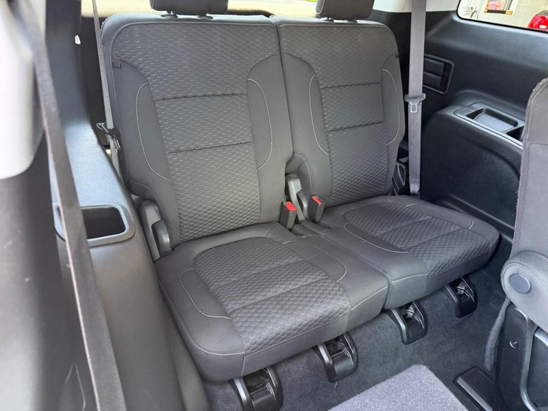 GMC Acadia Vehicle Full-screen Gallery Image 11
