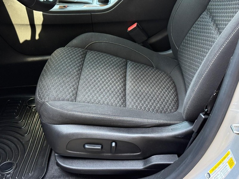GMC Acadia Vehicle Full-screen Gallery Image 18