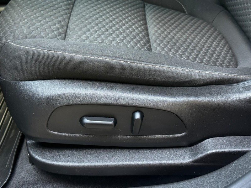 GMC Acadia Vehicle Full-screen Gallery Image 19