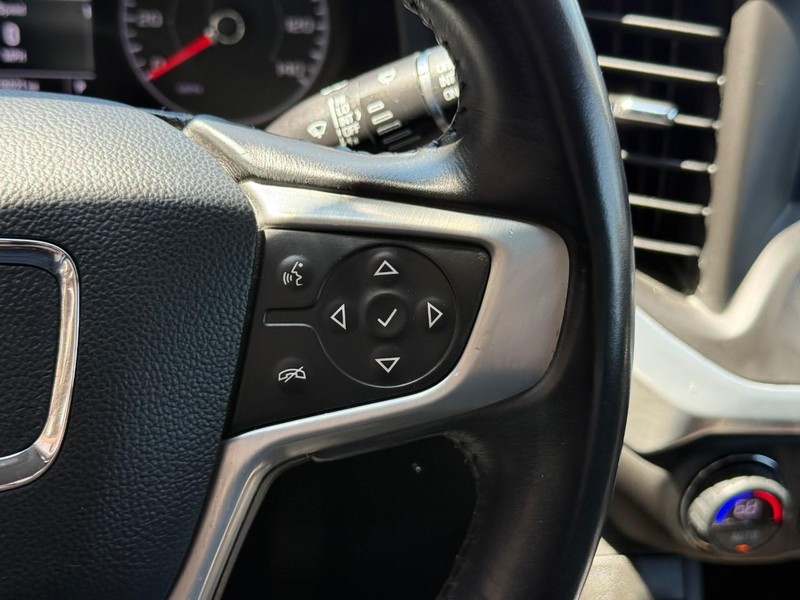 GMC Acadia Vehicle Full-screen Gallery Image 21