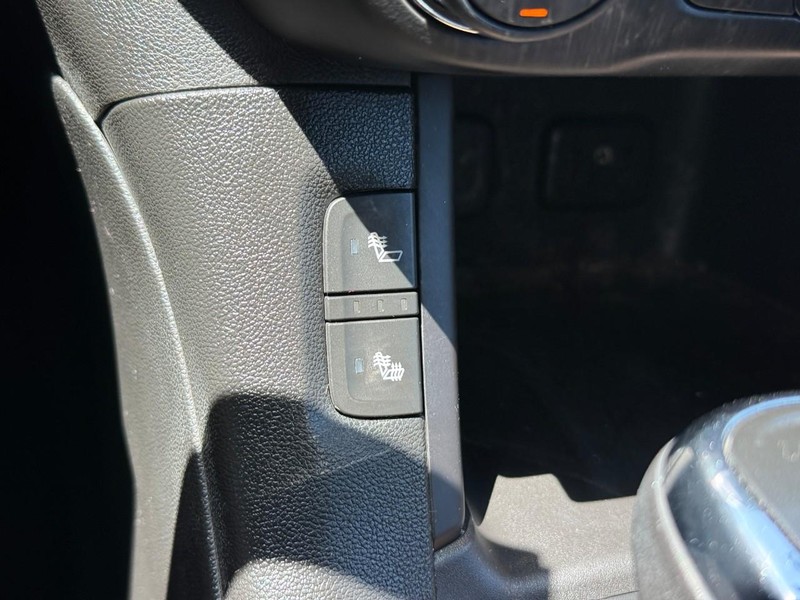 GMC Acadia Vehicle Full-screen Gallery Image 24