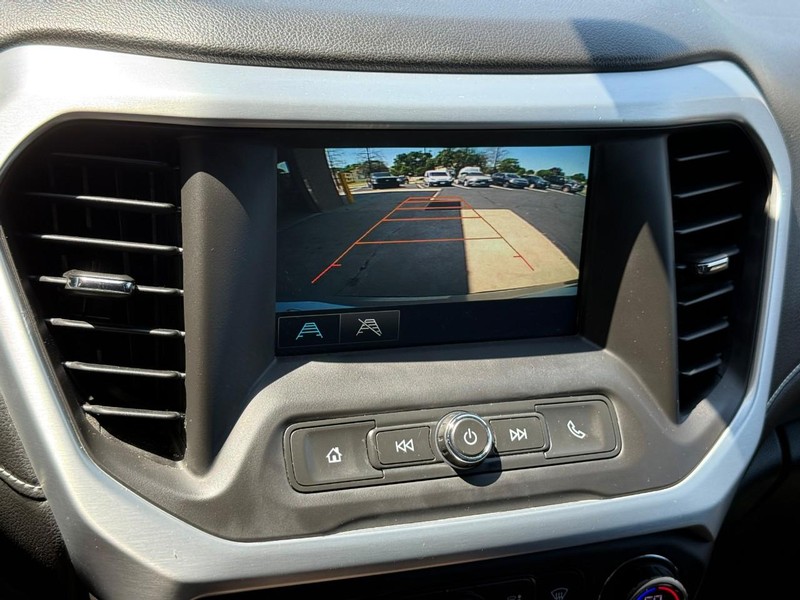 GMC Acadia Vehicle Full-screen Gallery Image 25
