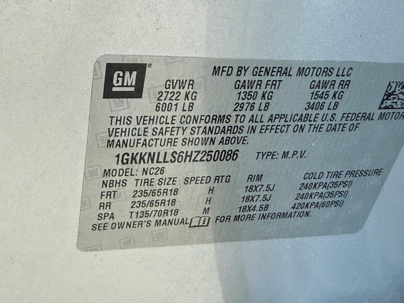 GMC Acadia Vehicle Full-screen Gallery Image 26
