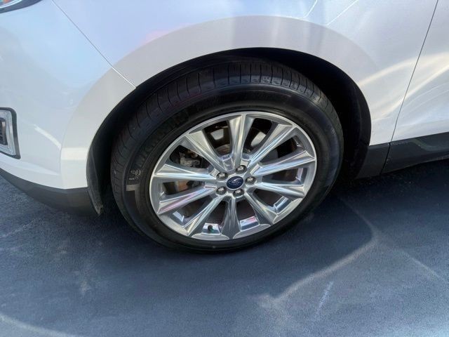 Ford Edge Vehicle Full-screen Gallery Image 02