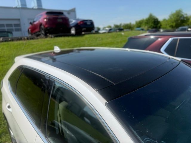 Ford Edge Vehicle Full-screen Gallery Image 04