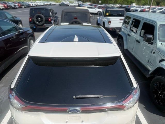 Ford Edge Vehicle Full-screen Gallery Image 08