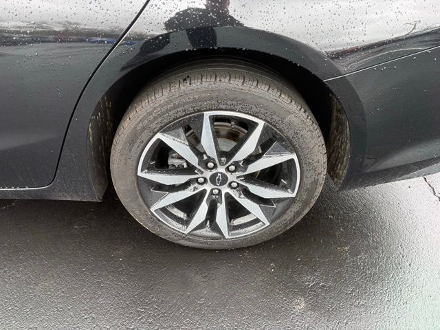 Chevrolet Malibu Vehicle Full-screen Gallery Image 4