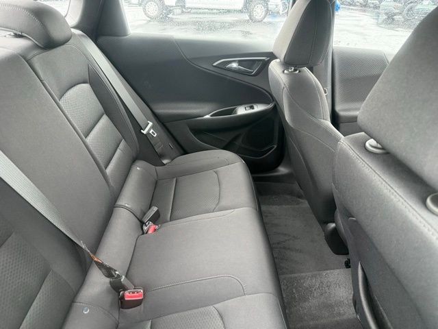 Chevrolet Malibu Vehicle Full-screen Gallery Image 9