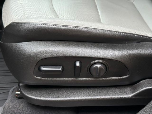 Chevrolet Equinox Vehicle Full-screen Gallery Image 19