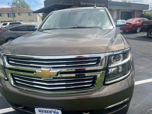 Chevrolet Suburban Vehicle Full-screen Gallery Image 02
