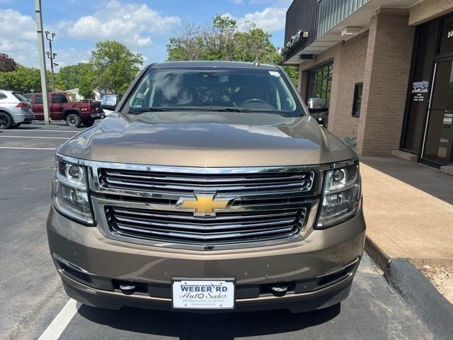 Chevrolet Suburban Vehicle Full-screen Gallery Image 04