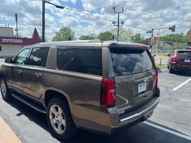 Chevrolet Suburban Vehicle Full-screen Gallery Image 08
