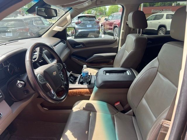 Chevrolet Suburban Vehicle Full-screen Gallery Image 09
