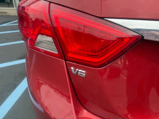 Chevrolet Impala Vehicle Full-screen Gallery Image 11