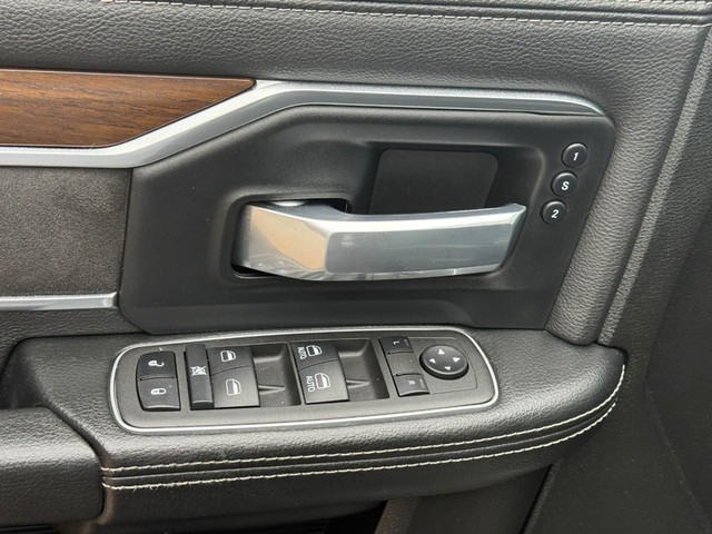 Ram 2500 Vehicle Full-screen Gallery Image 17