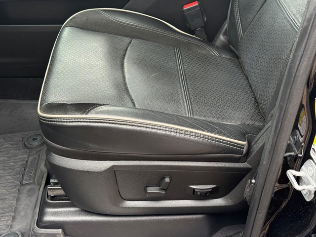Ram 2500 Vehicle Full-screen Gallery Image 18