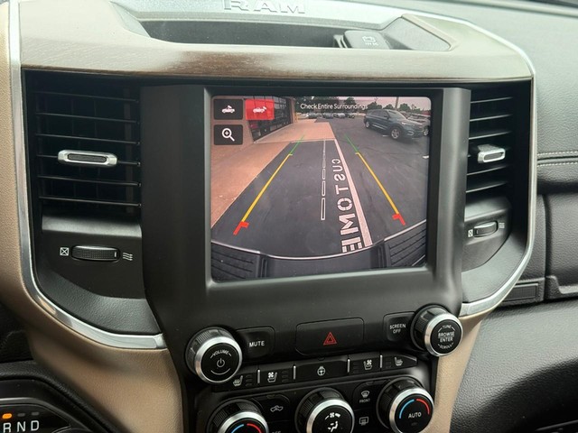 Ram 2500 Vehicle Full-screen Gallery Image 24