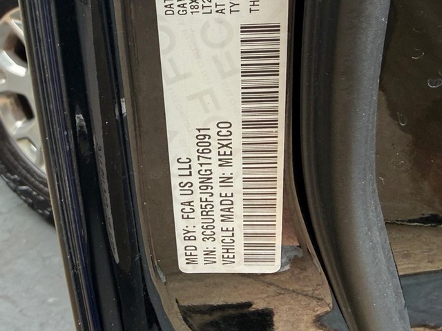 Ram 2500 Vehicle Full-screen Gallery Image 25
