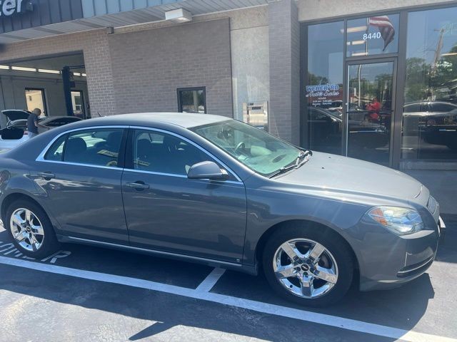 Chevrolet Malibu Vehicle Full-screen Gallery Image 3
