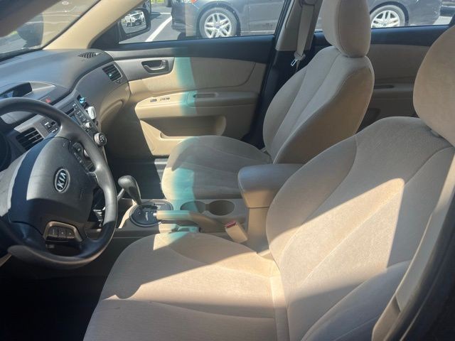 Kia Optima Vehicle Full-screen Gallery Image 5