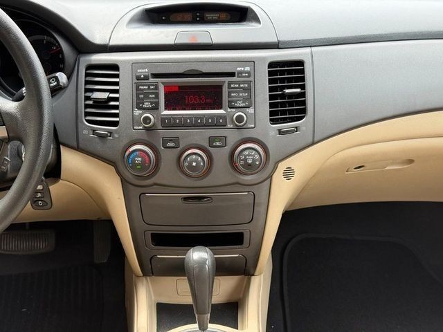 Kia Optima Vehicle Full-screen Gallery Image 13