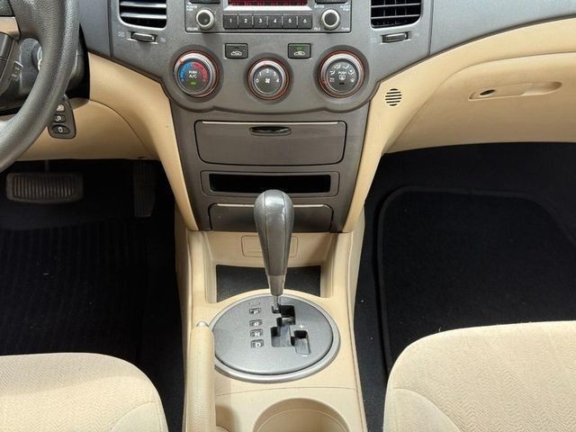 Kia Optima Vehicle Full-screen Gallery Image 14