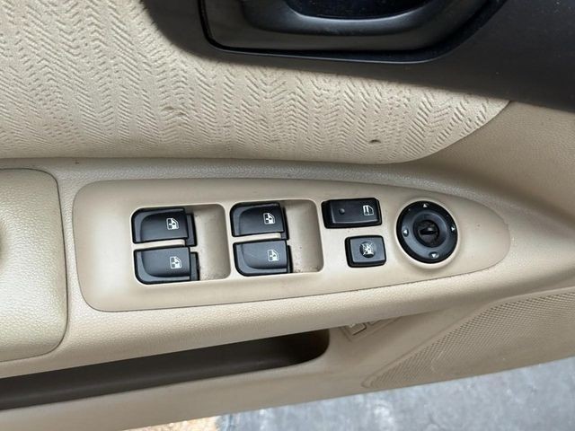 Kia Optima Vehicle Full-screen Gallery Image 16