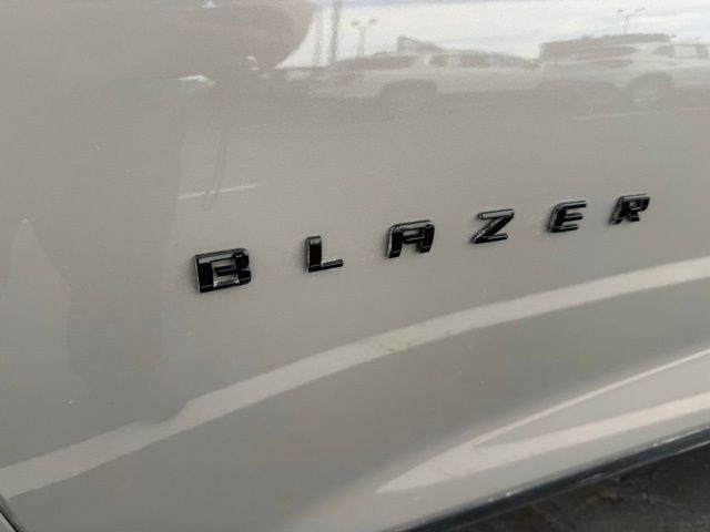 Chevrolet Blazer Vehicle Full-screen Gallery Image 3