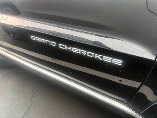 Jeep Grand Cherokee Vehicle Full-screen Gallery Image 5