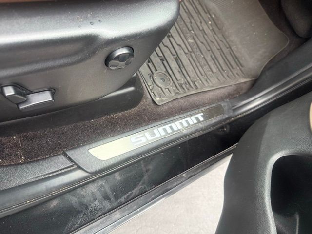 Jeep Grand Cherokee Vehicle Full-screen Gallery Image 8