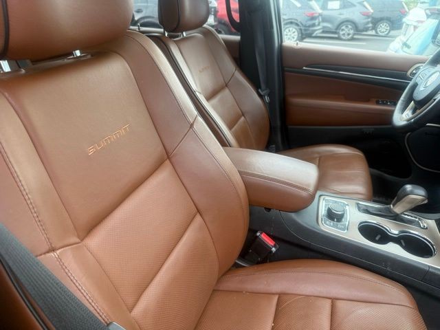 Jeep Grand Cherokee Vehicle Full-screen Gallery Image 9