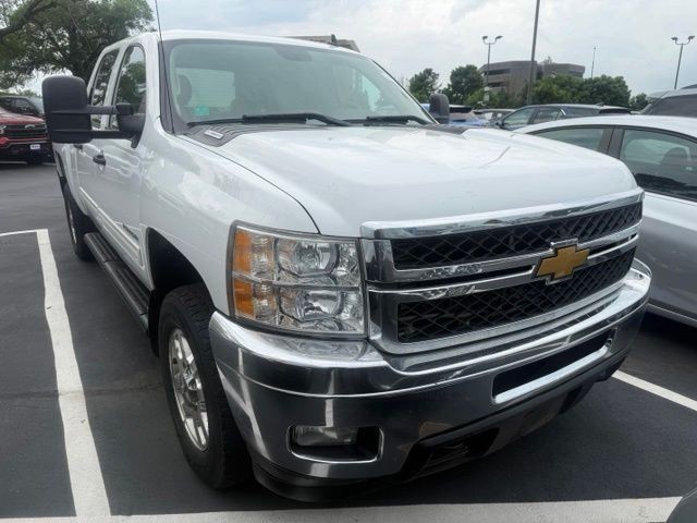 Chevrolet Silverado 2500HD Vehicle Full-screen Gallery Image 2