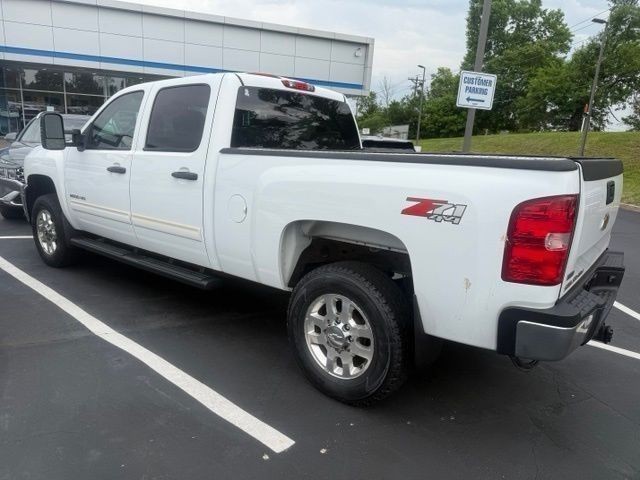 Chevrolet Silverado 2500HD Vehicle Full-screen Gallery Image 3