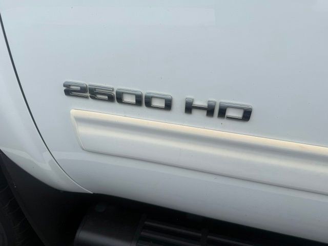 Chevrolet Silverado 2500HD Vehicle Full-screen Gallery Image 14