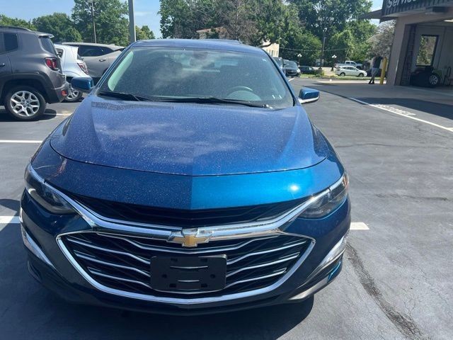 Chevrolet Malibu Vehicle Full-screen Gallery Image 02