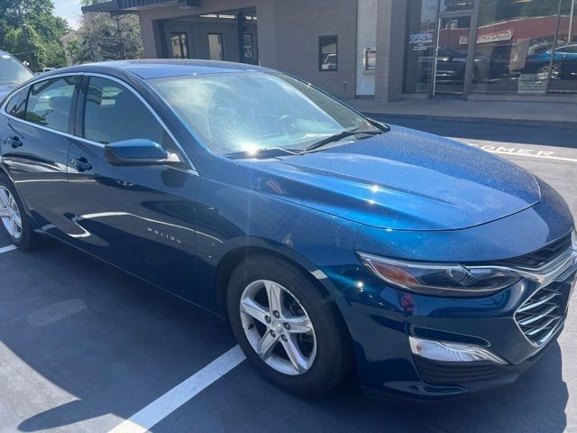 Chevrolet Malibu Vehicle Full-screen Gallery Image 03