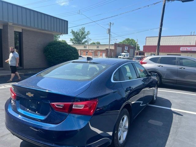 Chevrolet Malibu Vehicle Full-screen Gallery Image 04