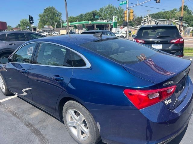 Chevrolet Malibu Vehicle Full-screen Gallery Image 05