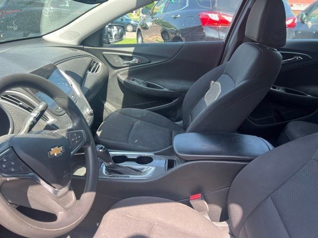 Chevrolet Malibu Vehicle Full-screen Gallery Image 06