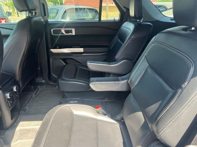 Ford Explorer Vehicle Full-screen Gallery Image 10