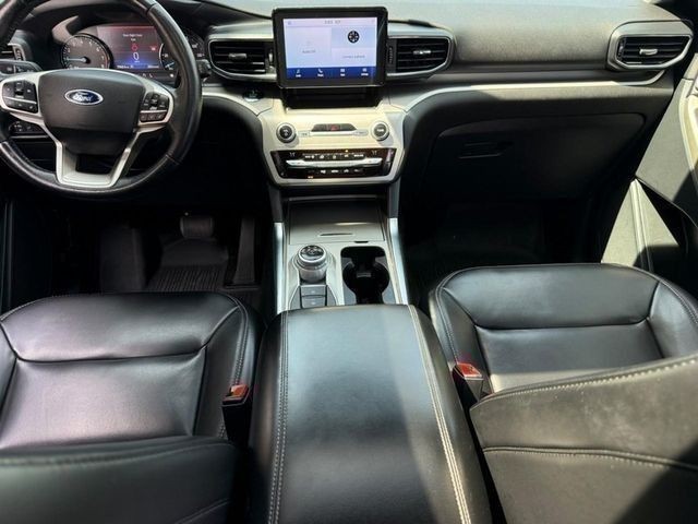 Ford Explorer Vehicle Full-screen Gallery Image 12