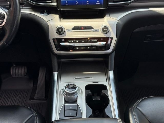 Ford Explorer Vehicle Full-screen Gallery Image 15
